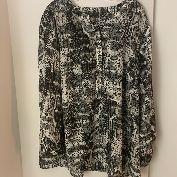 Black & White Snake Print Front Zipper Blouse - Picture 14 of 16